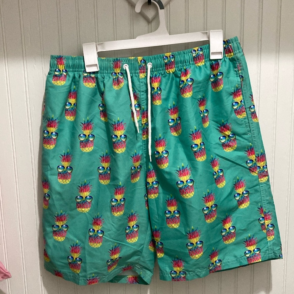 Men’s swim shorts